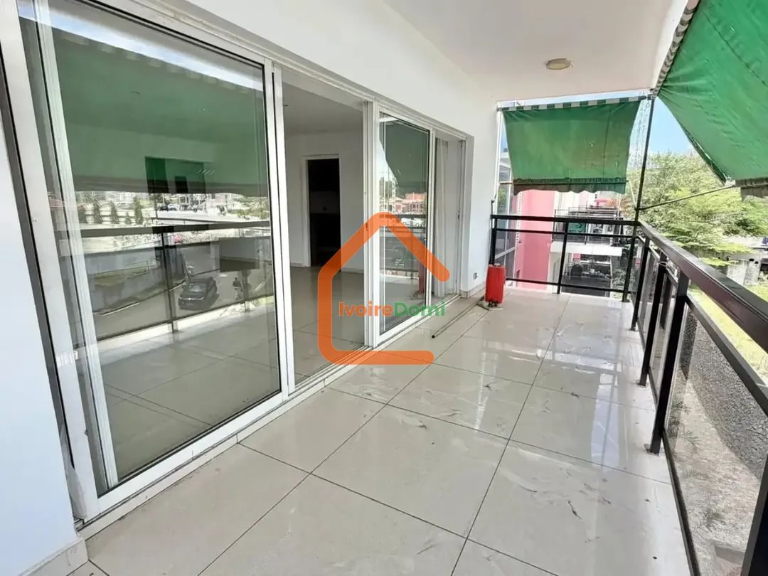 À la riviera golf dans les caddys, un grand appartement de 5 pièces au 5e étage