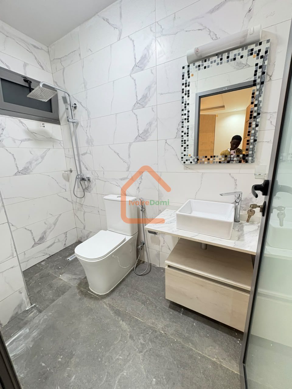 Appartement de 3 pièces à louer à Cocody nouveau CHU
