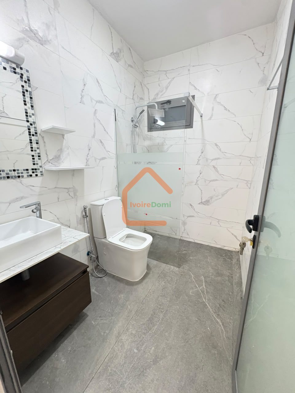 Appartement de 3 pièces à louer à Cocody nouveau CHU