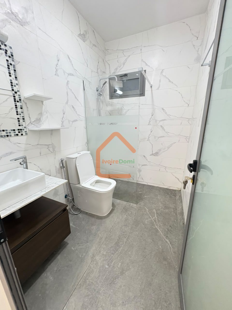 Appartement de 3 pièces à louer à Cocody nouveau CHU