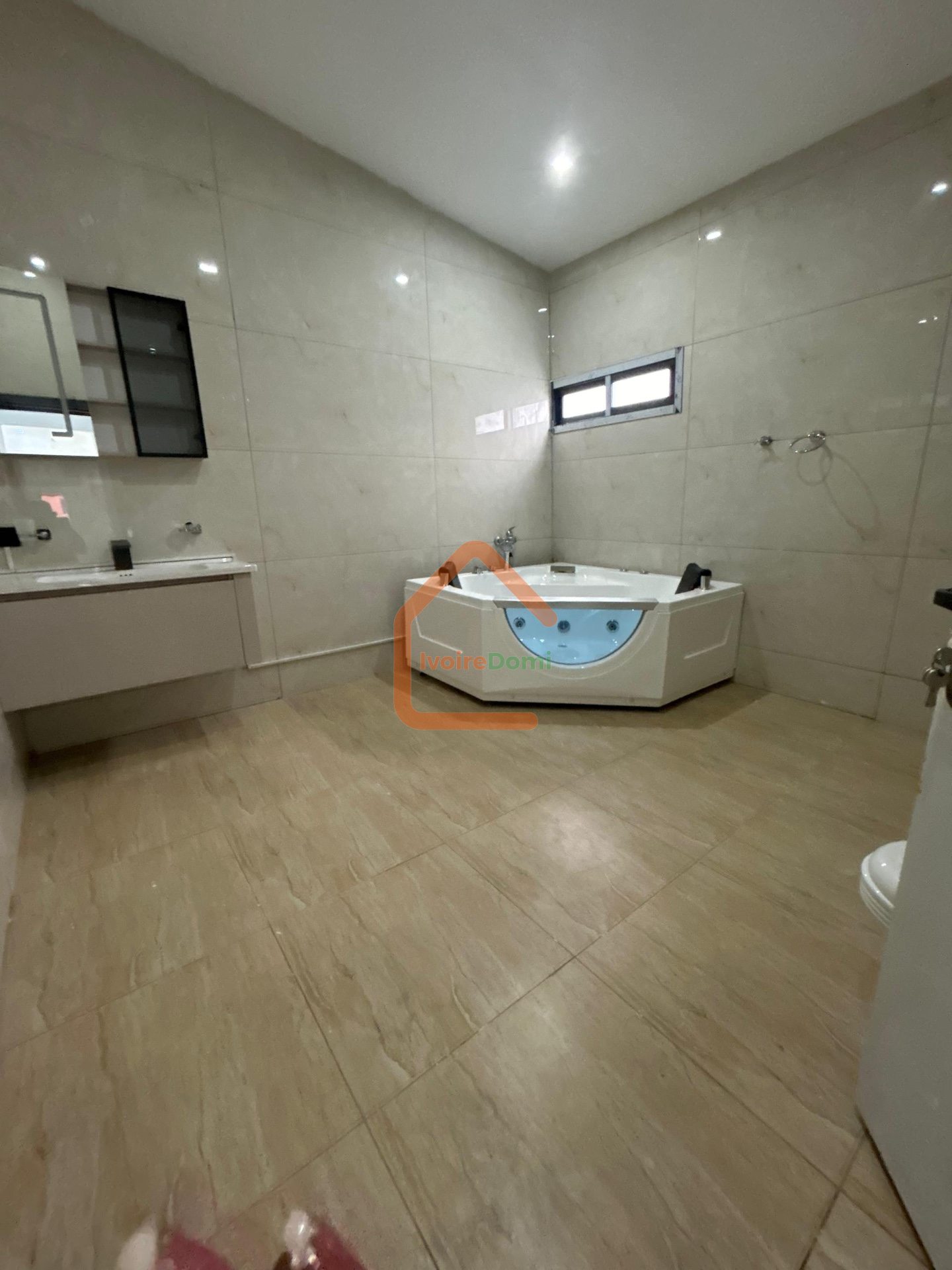 Villa d’architecte 8 pièces à vendre à Cocody Riviera 3