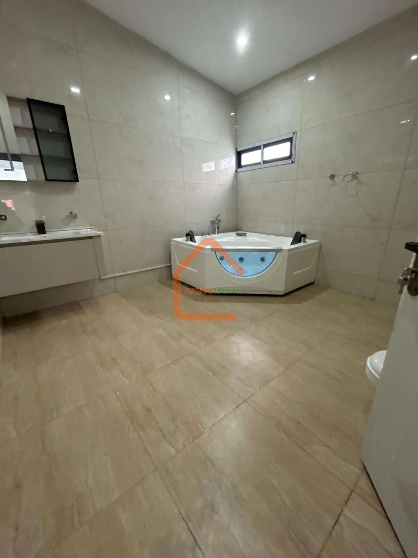 Villa d’architecte 8 pièces à vendre à Cocody Riviera 3