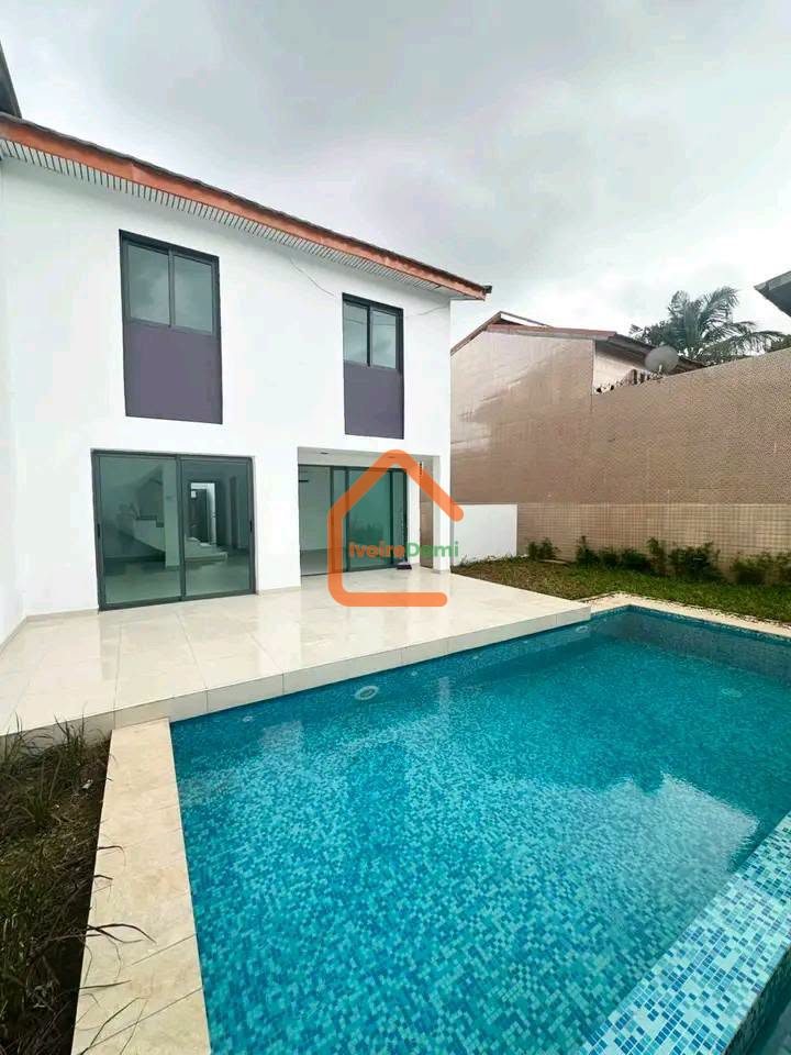 Villa duplex 5pièces à Cocody-Angré