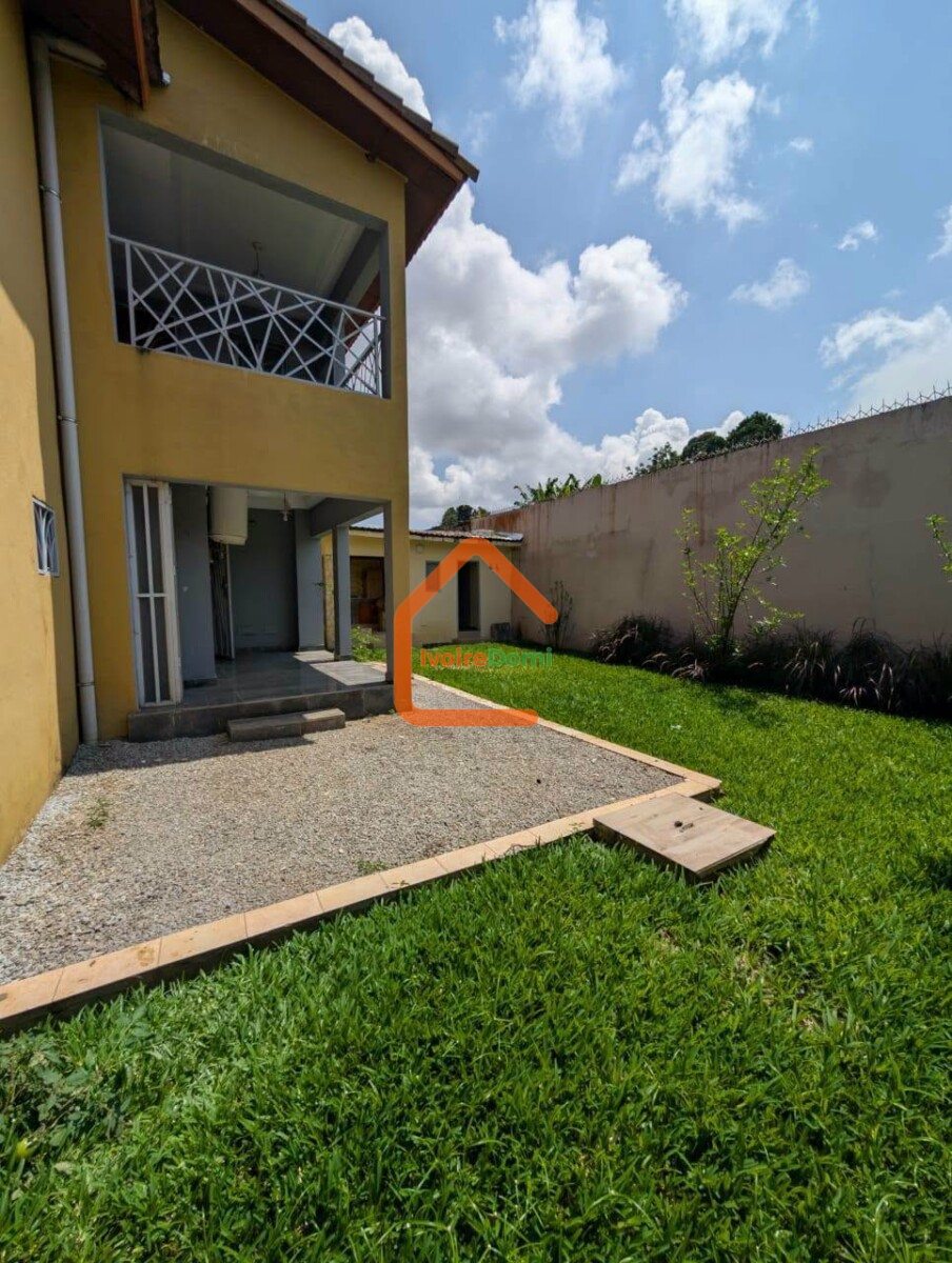 Villa duplex 5pièces à Cocody-Angré