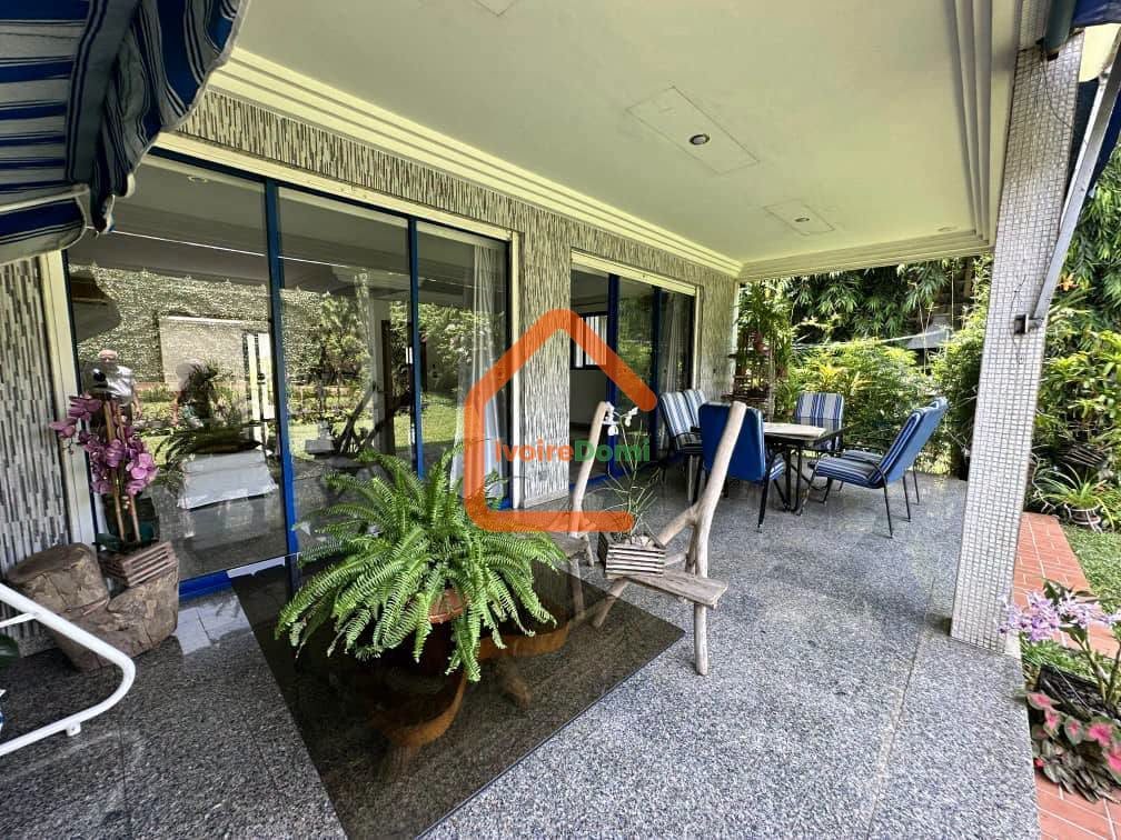 VILLA BASSE EN VENTE