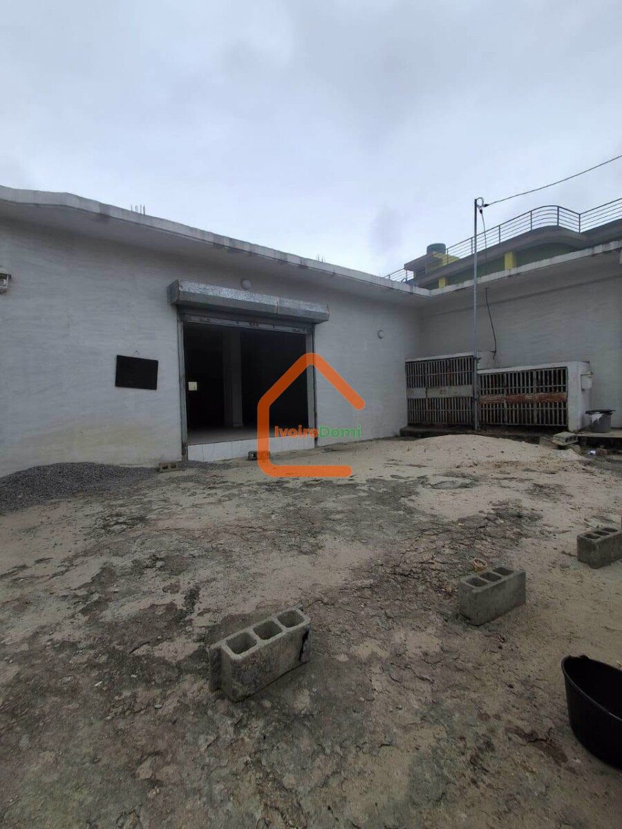 MAGASIN EN LOCATION