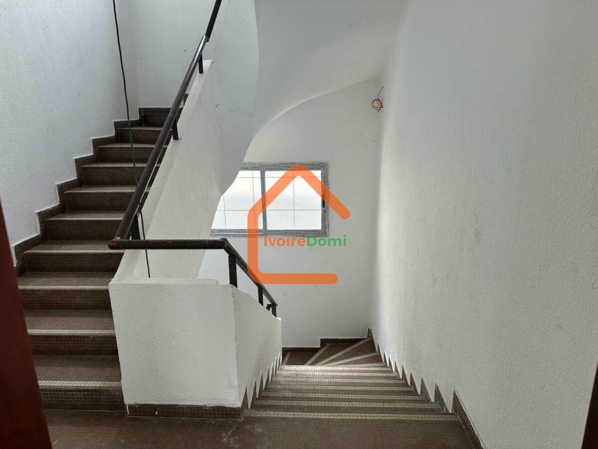 Immeuble R+3 -Cocody-riviera faya