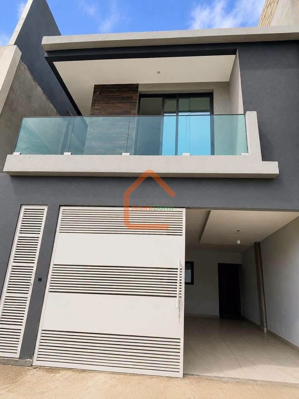 Villa duplex à l’angle de rues à Cocody-angré