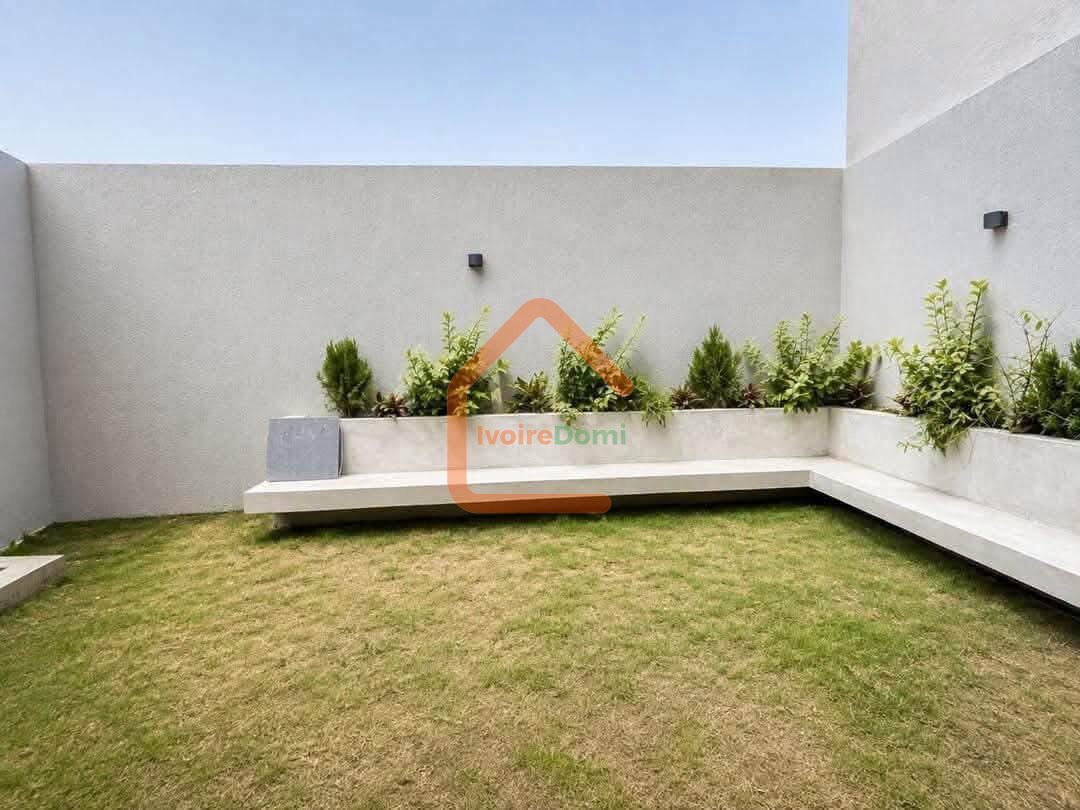 Villa duplex à l’angle de rues à Cocody-angré
