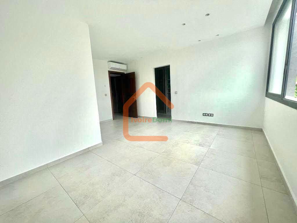 *EN VENTE COCODY RIVIERA GOLF1*🇨🇮🏘 *COCODY RIVIERA GOLF I* *UNE SUPERBE VILLA DE 22 PI