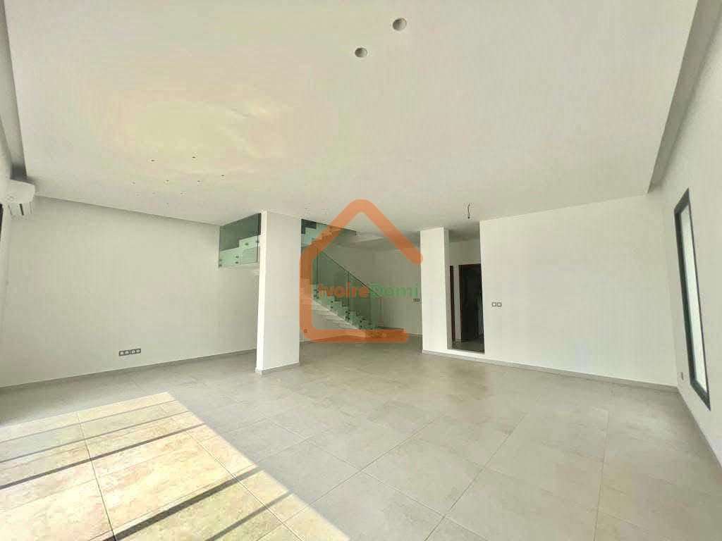 *EN VENTE COCODY RIVIERA GOLF1*🇨🇮🏘 *COCODY RIVIERA GOLF I* *UNE SUPERBE VILLA DE 22 PI