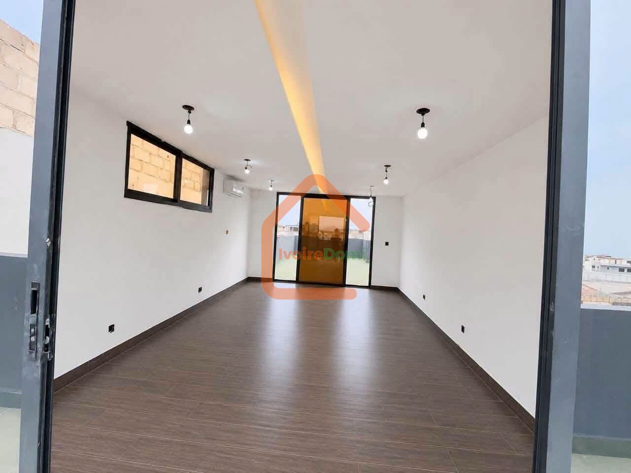 Villa duplex à l’angle de rues à Cocody-angré