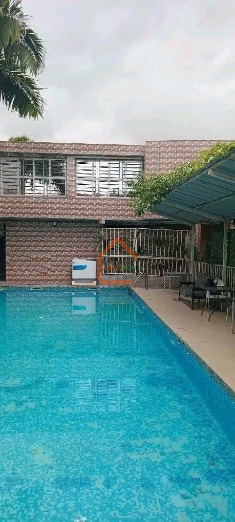 DIRECT COCODY ANGRÉ NOUVEAU CHU Un appartement de 5 pièces très bien situé