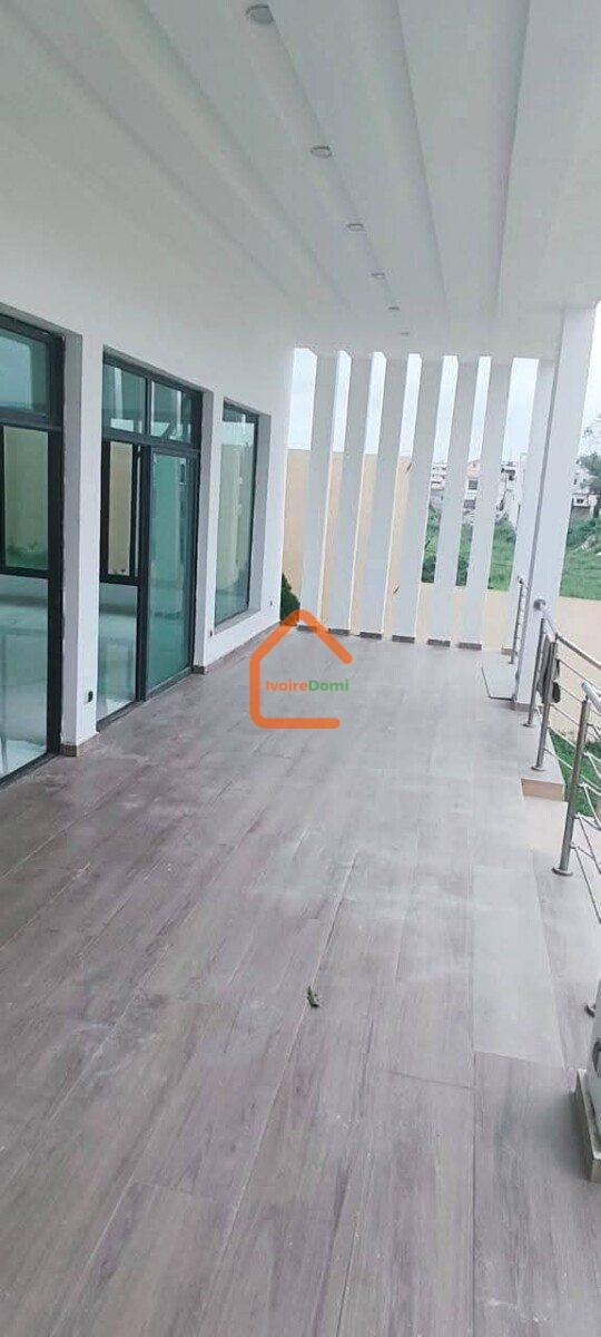 Villa de 11 pièces à vendre Riviera abata cité du port