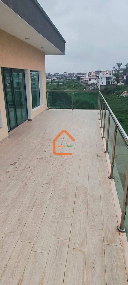 Villa de 11 pièces à vendre Riviera abata cité du port