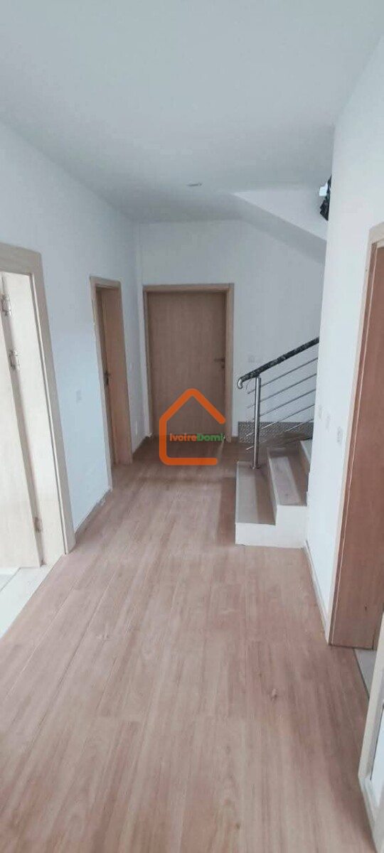 Villa de 11 pièces à vendre Riviera abata cité du port