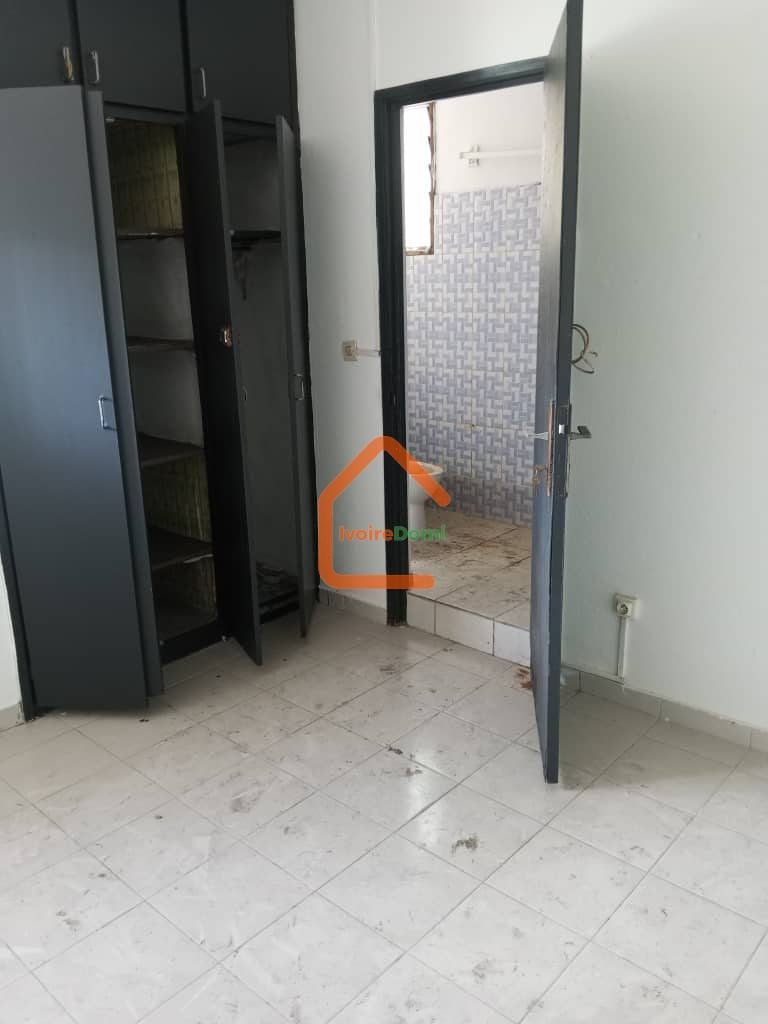 Appartement 4 pièces à Cocody Riviera golf