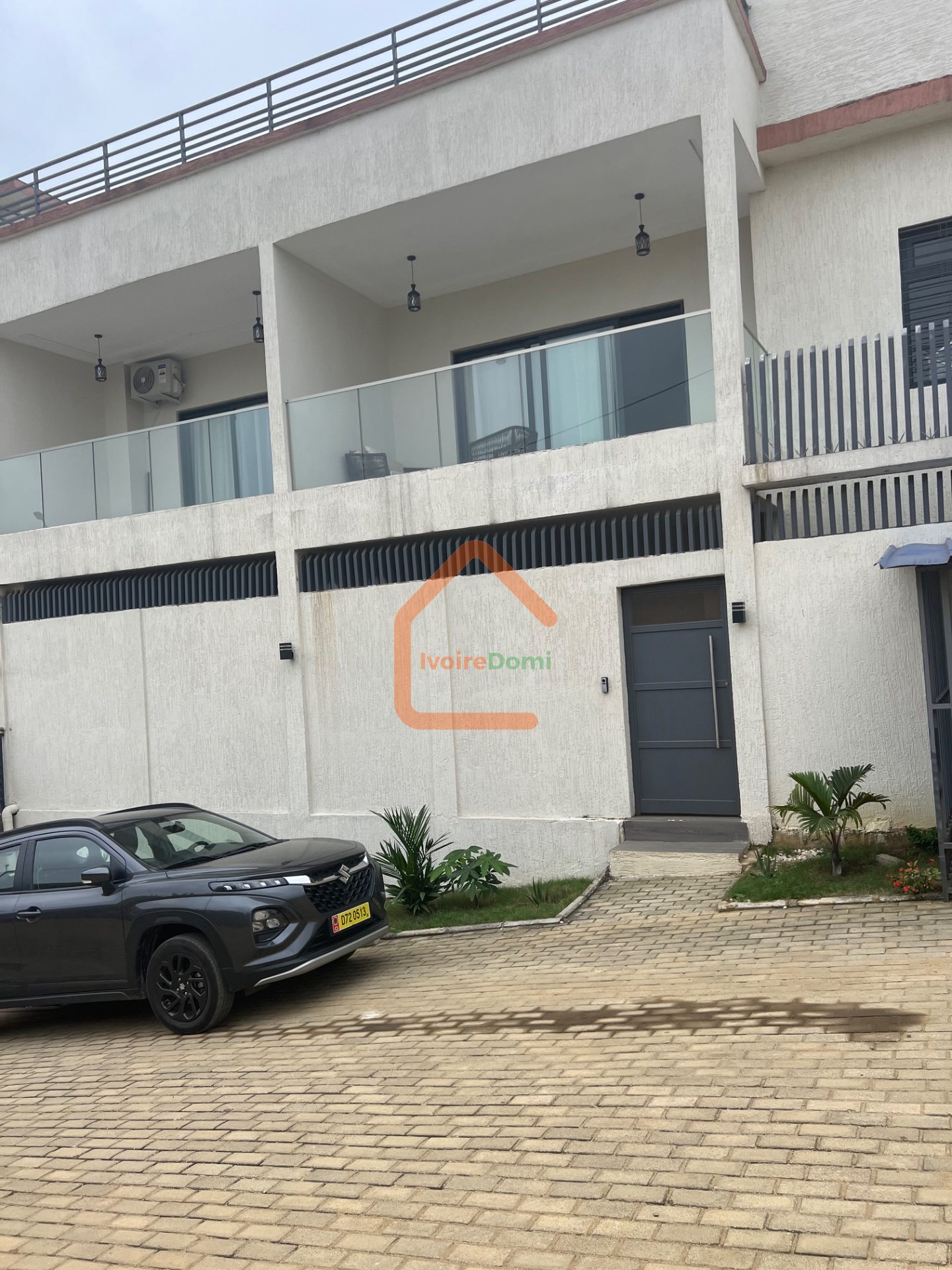 Villa duplex à l’angle de rues à Cocody-angré