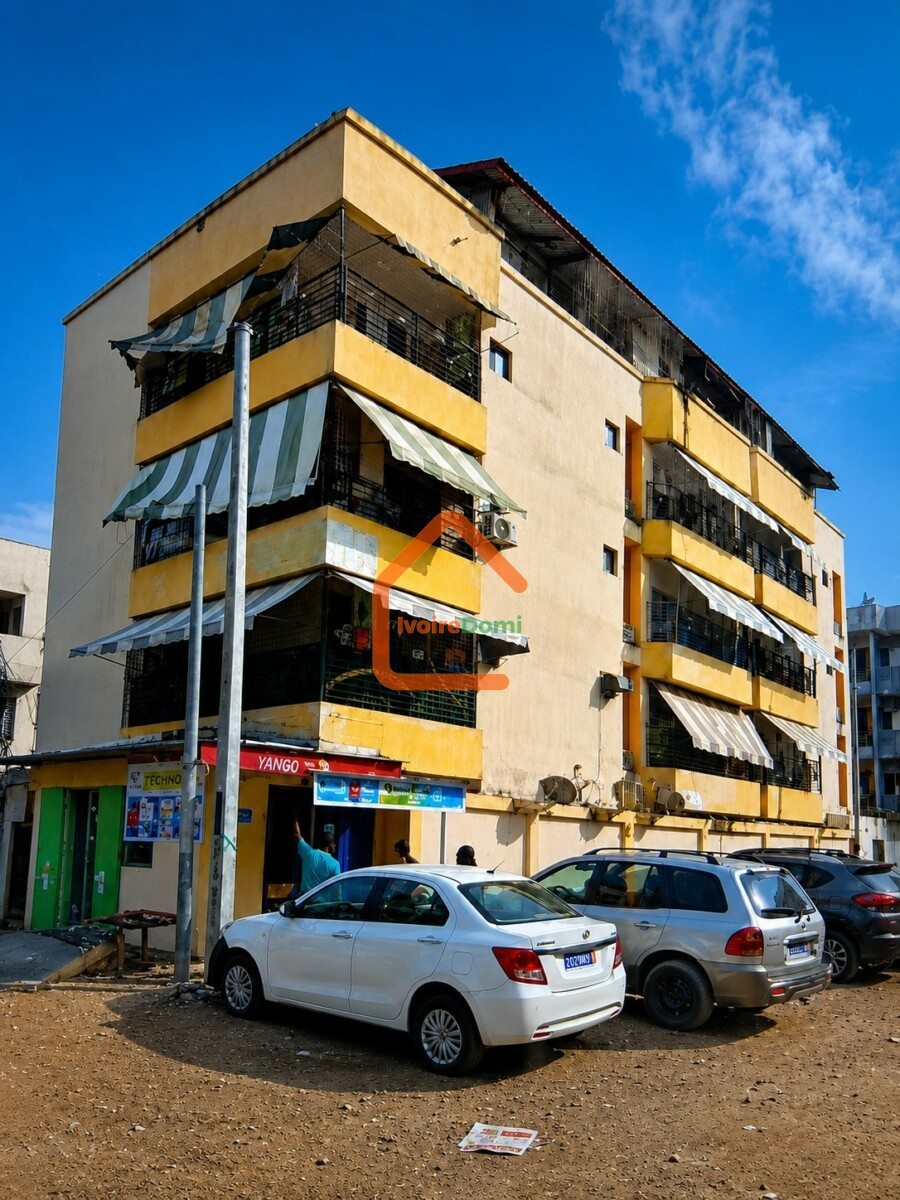 À marcory zone 4 immeuble inachevé R+8 permis R+12 avec ACD