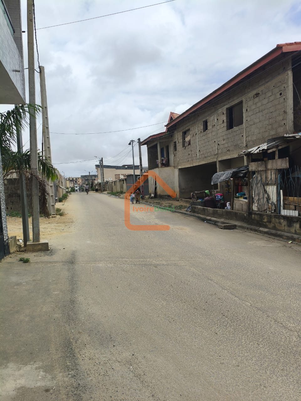 TERRAIN COMMERCIAL EN VENTE