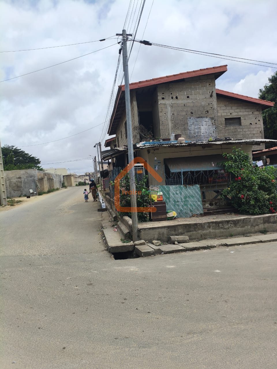 TERRAIN COMMERCIAL EN VENTE