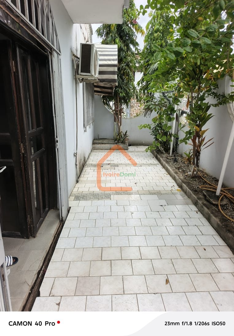 Villa duplex a louer a cocody riviera palmerai