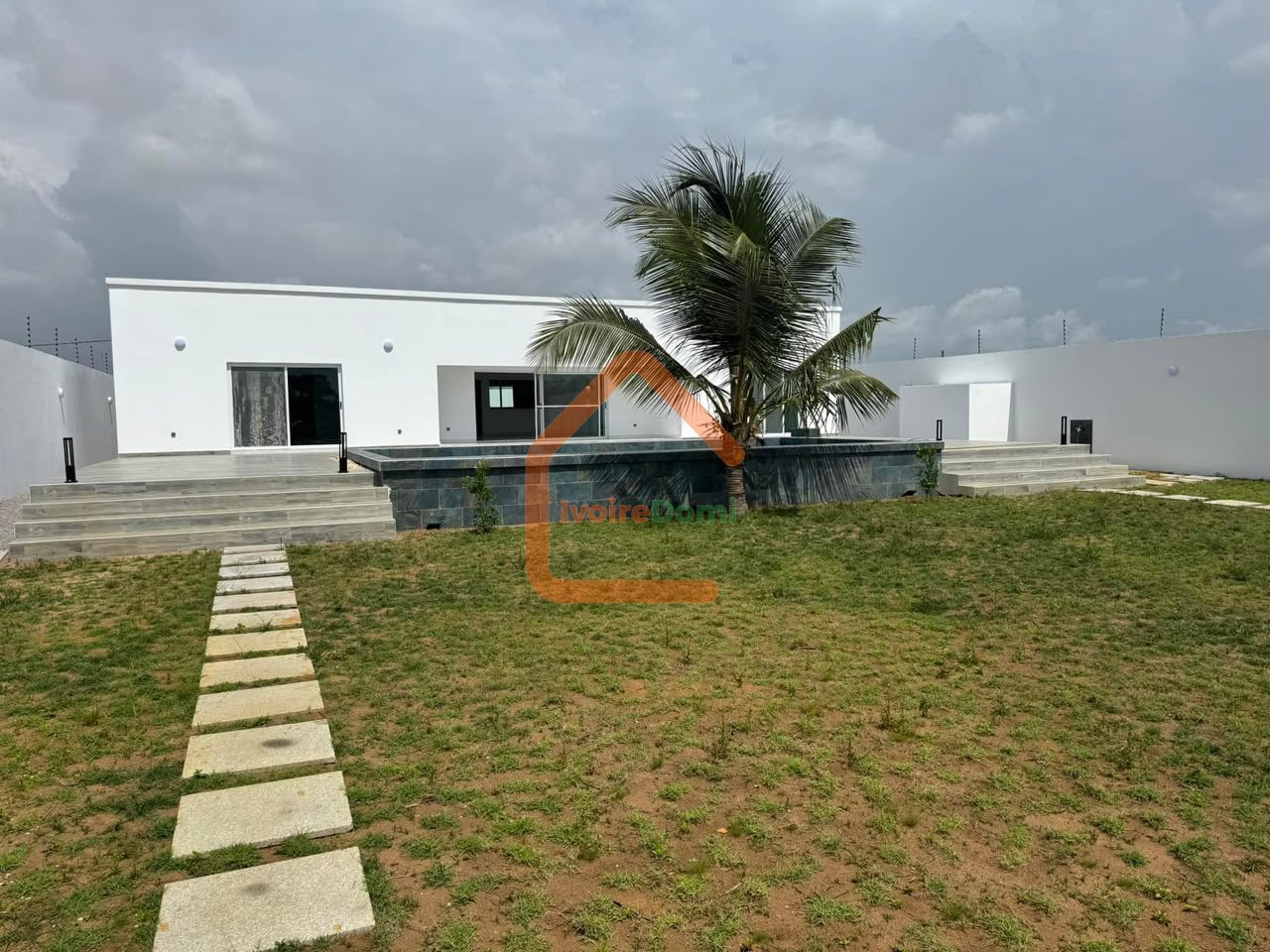 VILLA NEUVE EN BORDURE DE LAGUNE