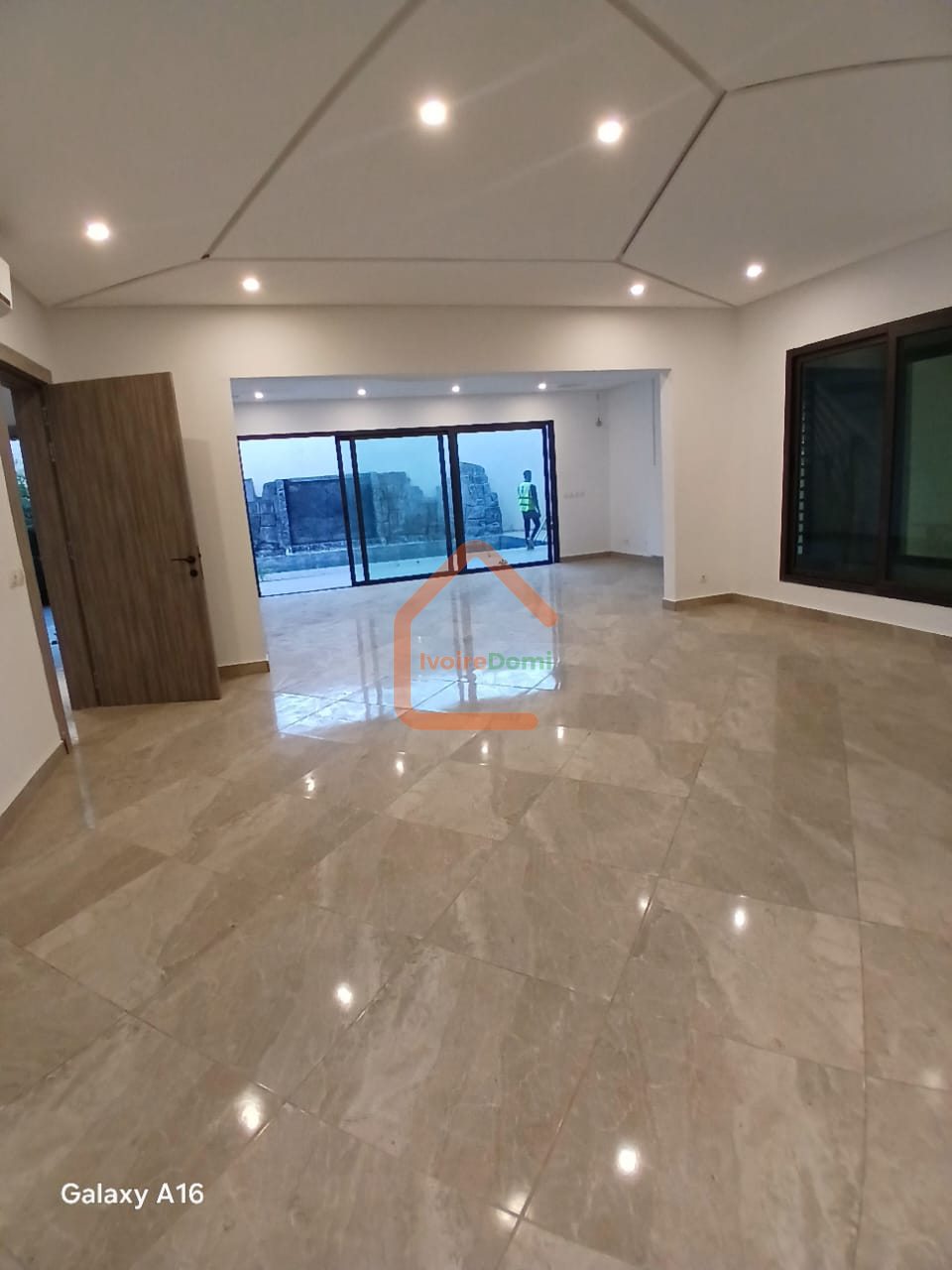 🏡 RIVIERA 4 – VILLA DUPLEX T12 DE HAUT STANDING À LOUER