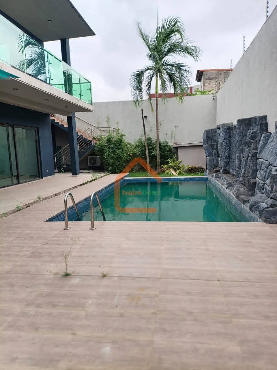 🏡 RIVIERA 4 – VILLA DUPLEX T12 DE HAUT STANDING À LOUER