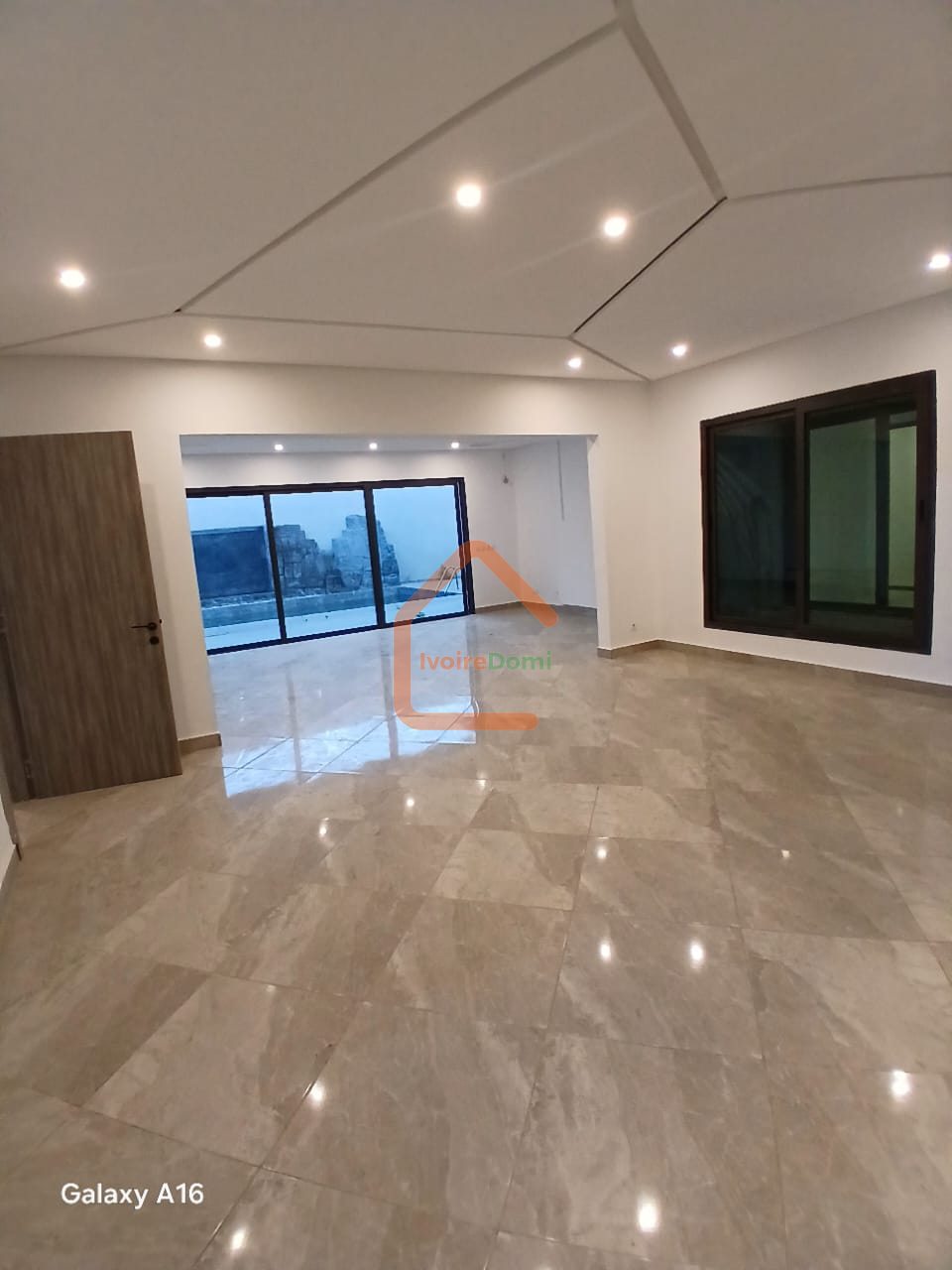 🏡 RIVIERA 4 – VILLA DUPLEX T12 DE HAUT STANDING À LOUER