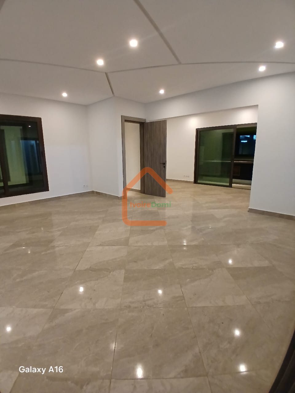 🏡 RIVIERA 4 – VILLA DUPLEX T12 DE HAUT STANDING À LOUER