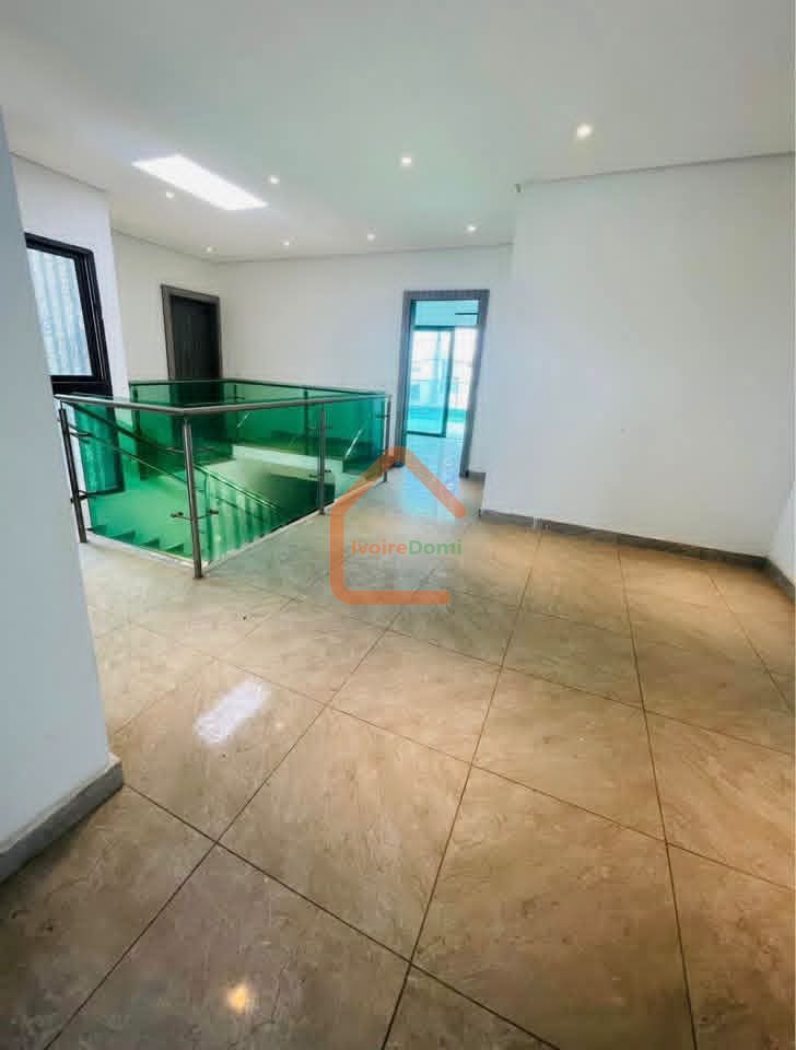 🏡 RIVIERA 4 – VILLA DUPLEX T12 DE HAUT STANDING À LOUER