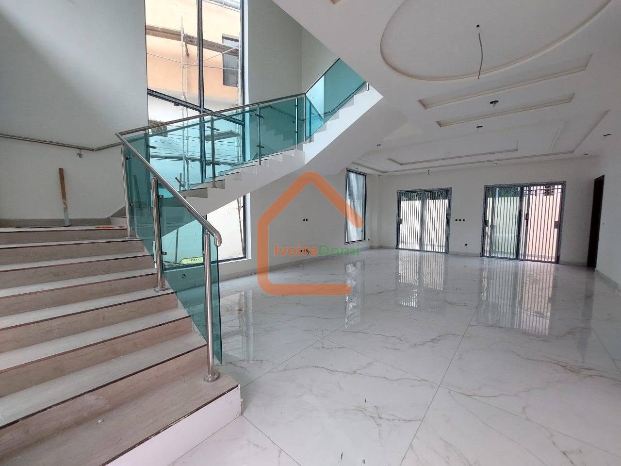 VILLA A VENDRE SUPERFICIE 450M2