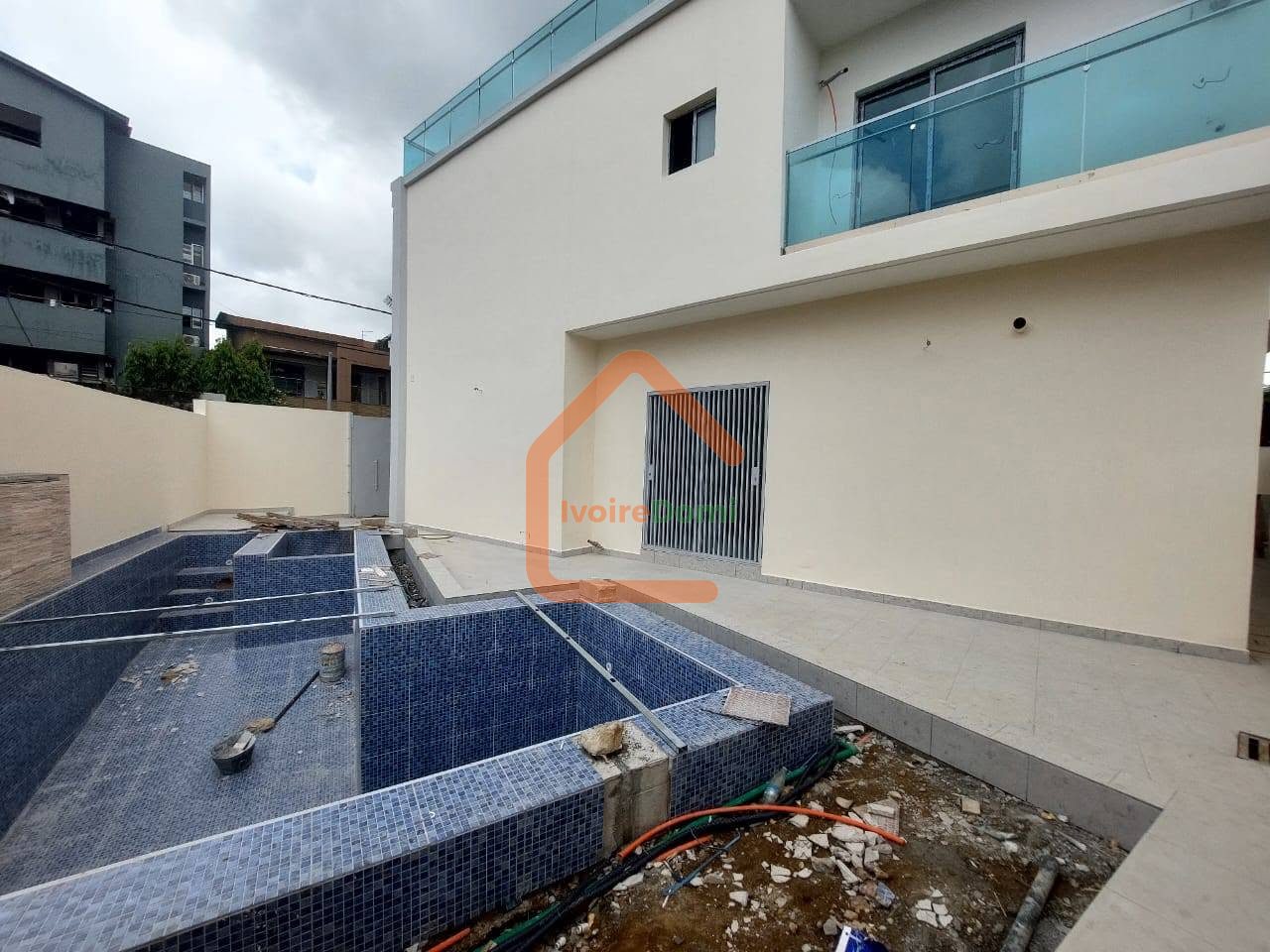 VILLA A VENDRE SUPERFICIE 450M2