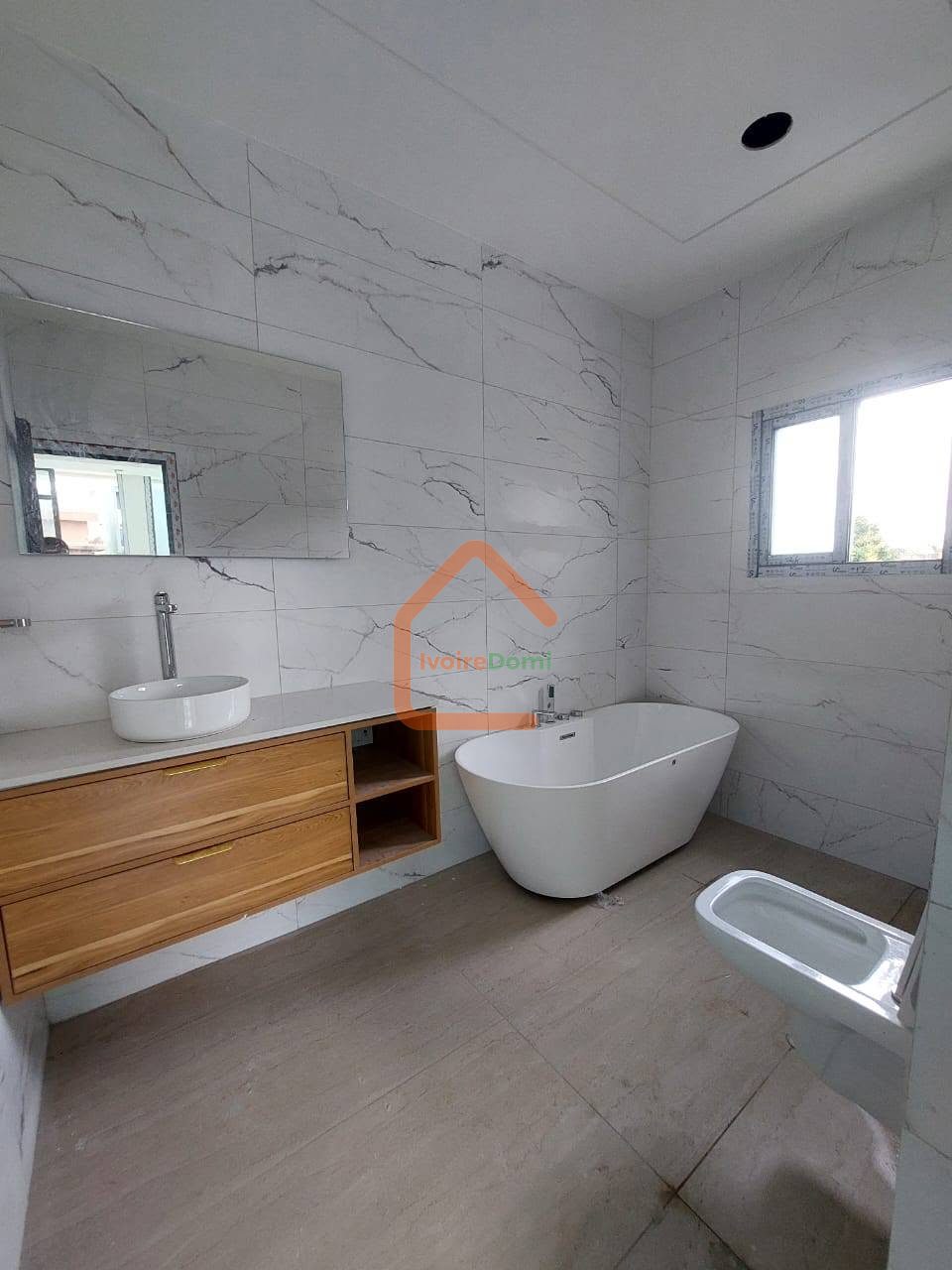 VILLA A VENDRE SUPERFICIE 450M2
