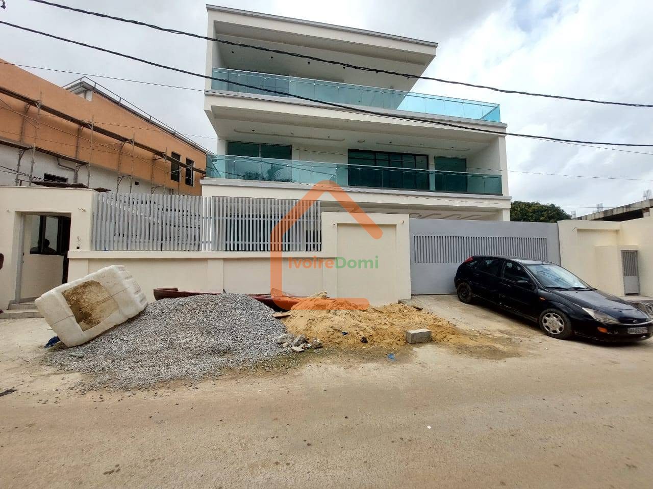 VILLA A VENDRE SUPERFICIE 450M2