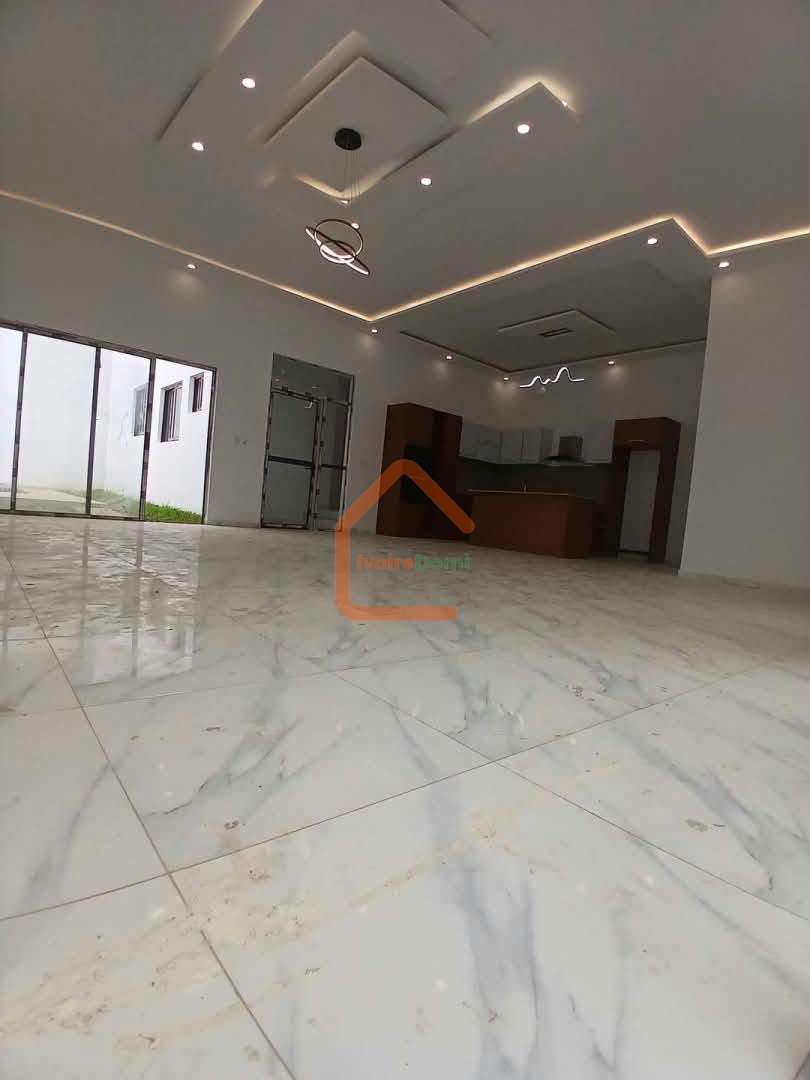 Villa duplex de 4 chambres à vendre à Assouindé Assinie