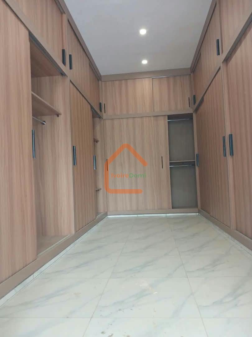 Villa duplex de 4 chambres à vendre à Assouindé Assinie