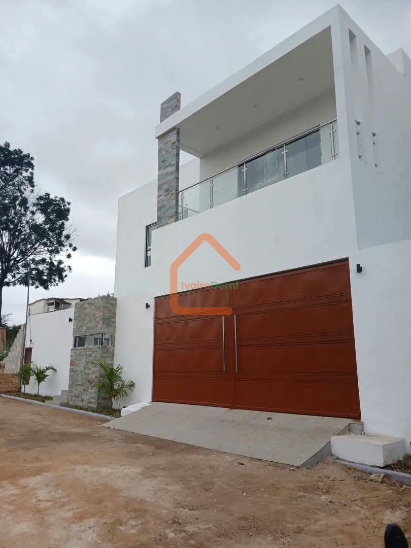 Villa duplex de 4 chambres à vendre à Assouindé Assinie