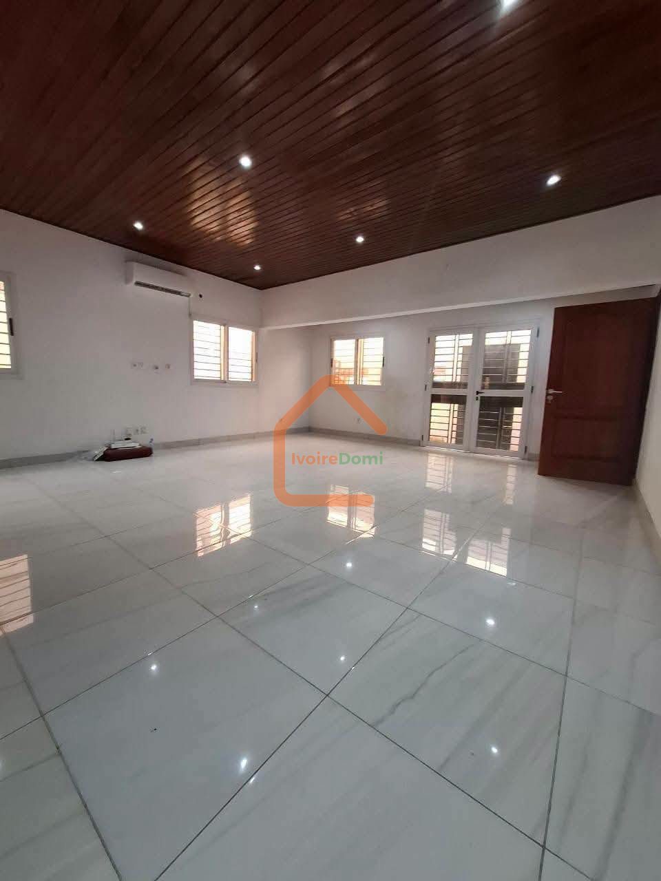 VILLA BASSE EN VENTE