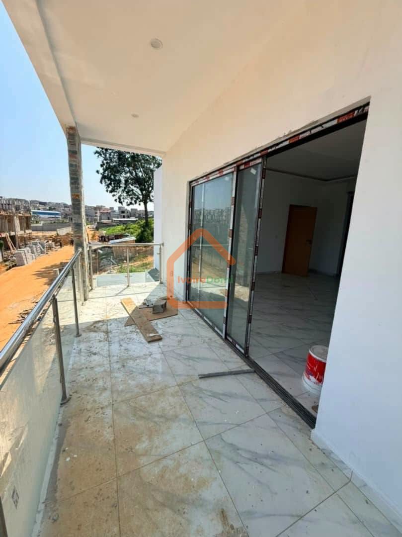 Villa 11 pièces à vendre à FAYA