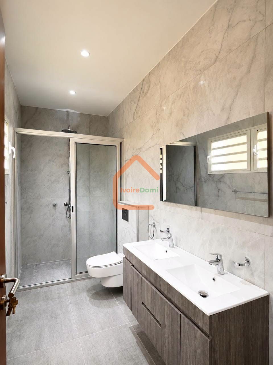 VILLA DUPLEX 4 PIECES +1 DEPENDANCE A LOUER