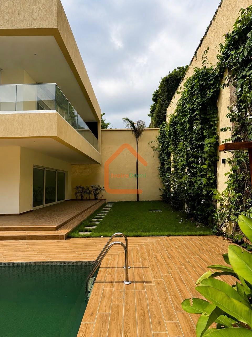 VILLA DUPLEX 4 PIECES +1 DEPENDANCE A LOUER