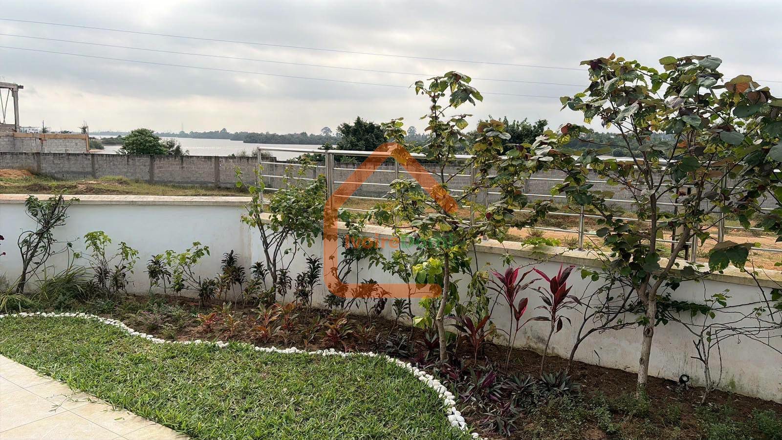 VILLA BASSE EN VENTE