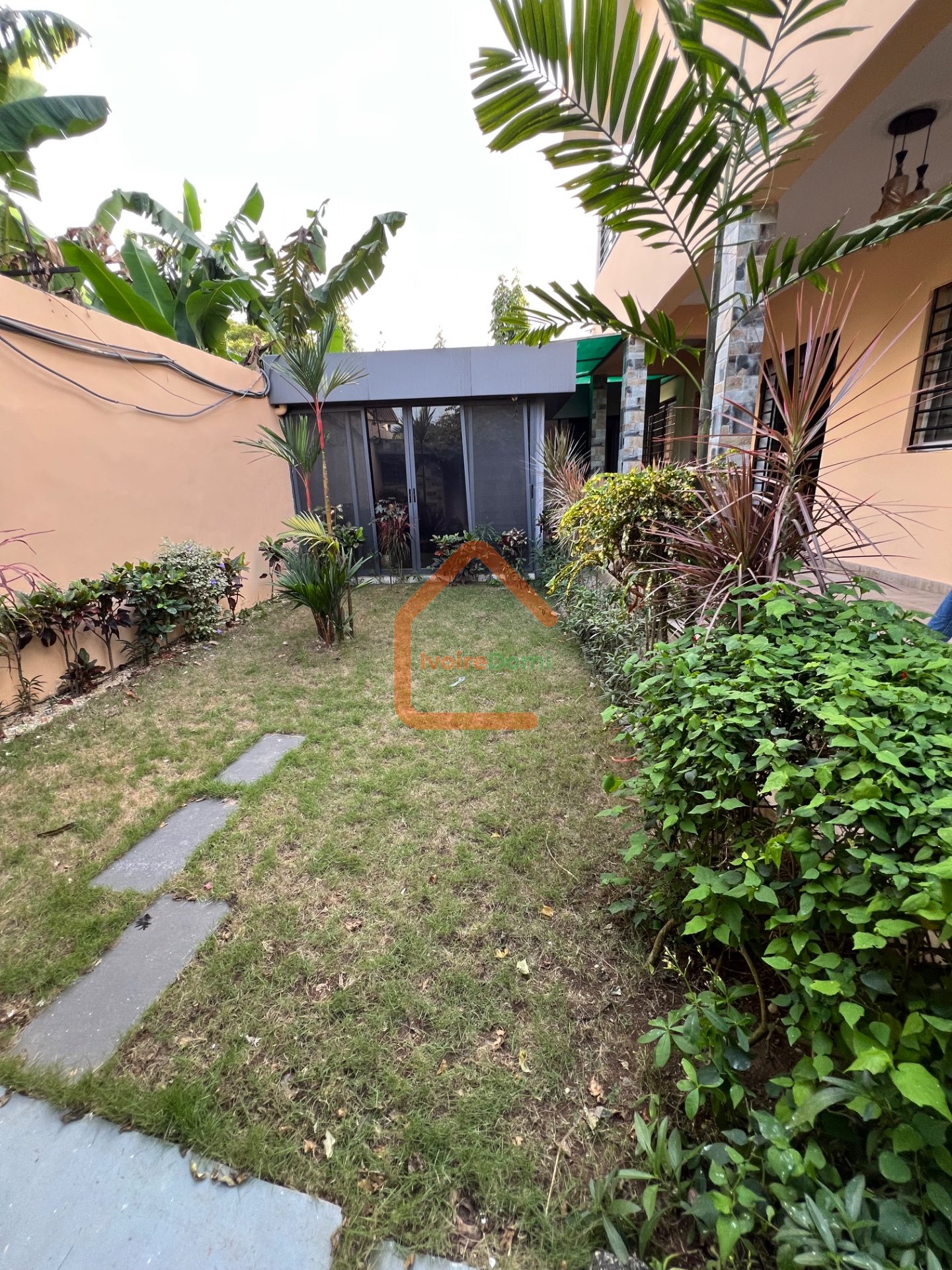 VILLA DUPLEX MODERNE DE 8 PIÈCES