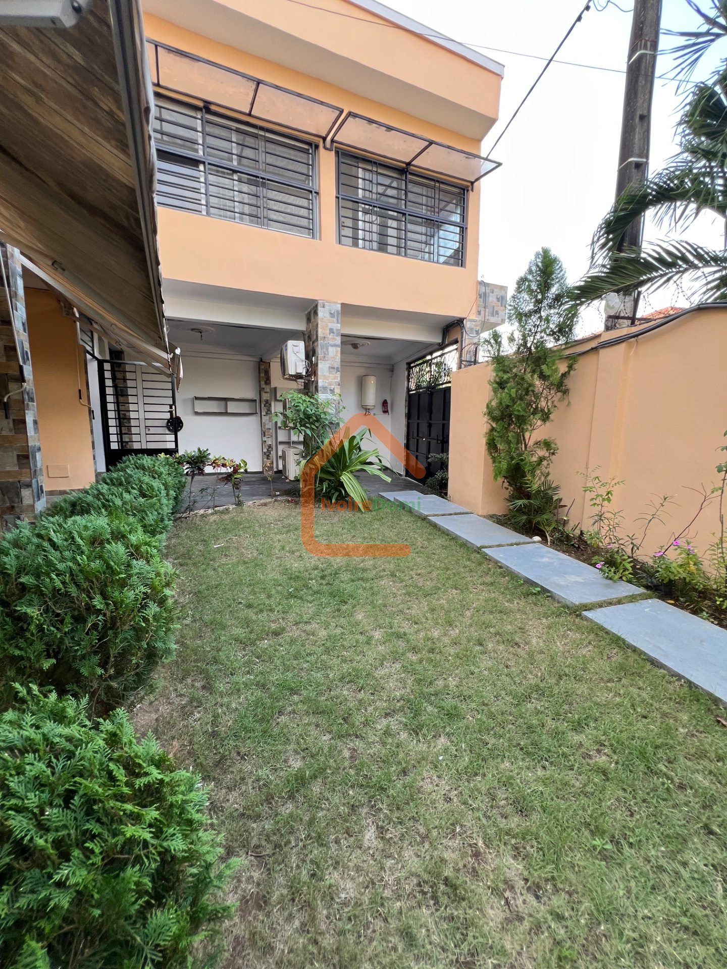VILLA DUPLEX MODERNE DE 8 PIÈCES
