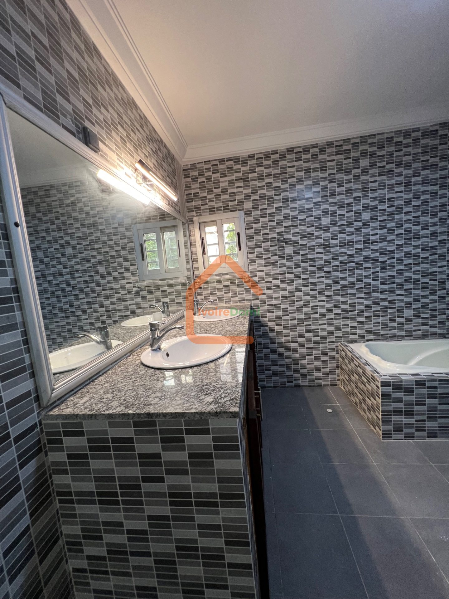 VILLA DUPLEX MODERNE DE 8 PIÈCES