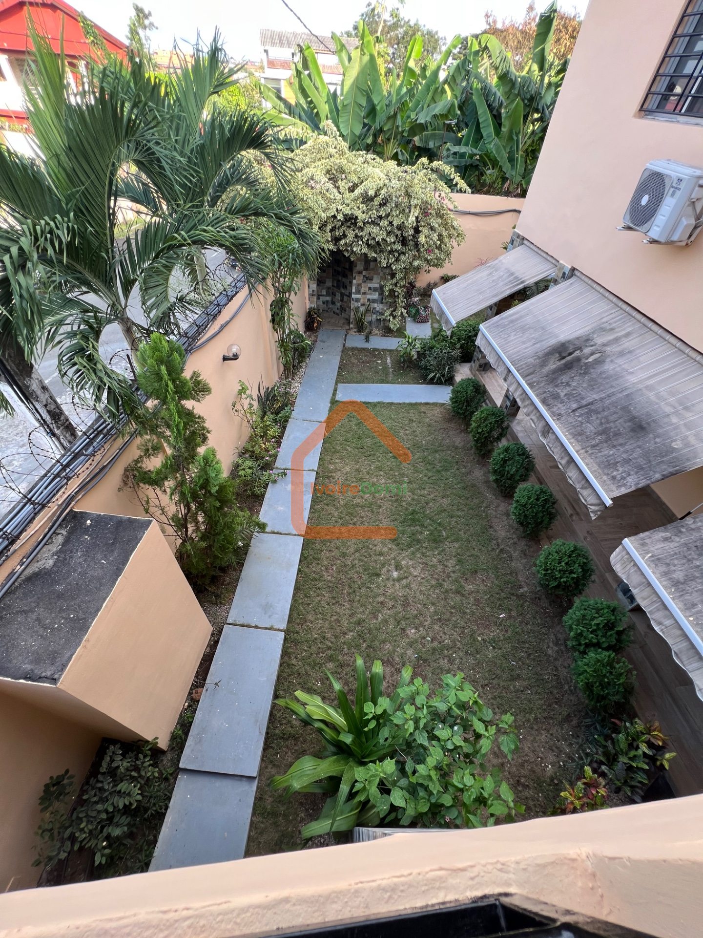 VILLA DUPLEX MODERNE DE 8 PIÈCES
