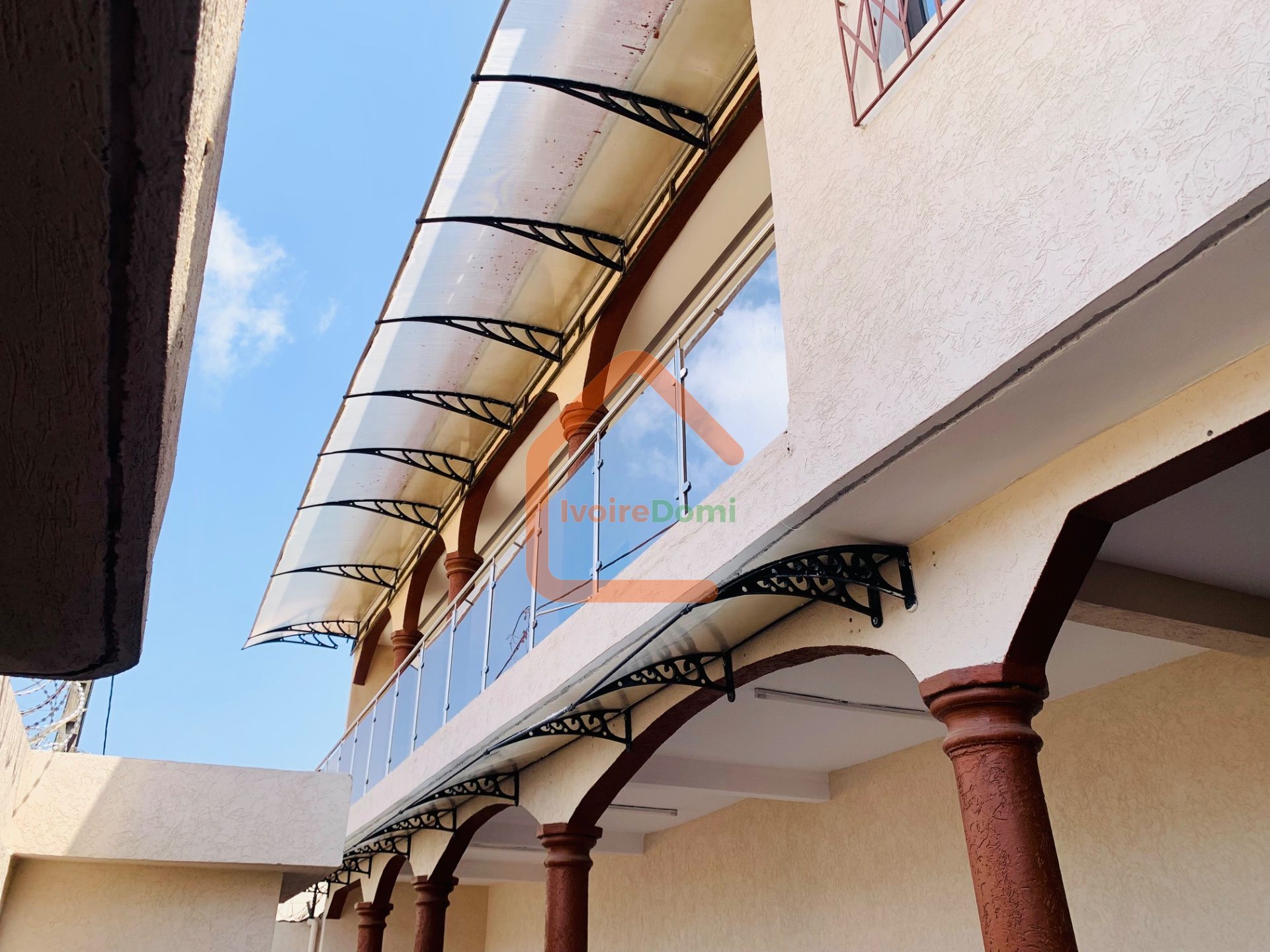 VILLA DUPLEX MODERNE DE 10 PIÈCES CITÉ SIR