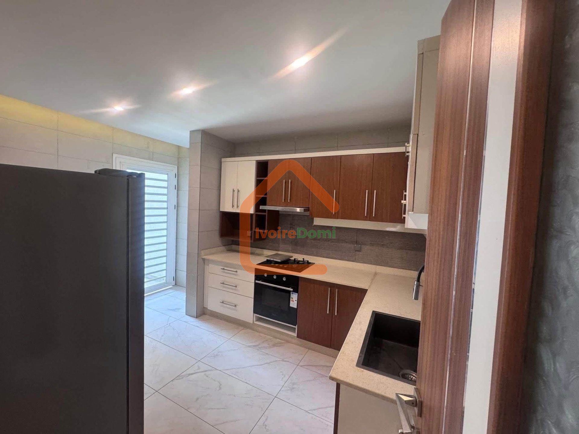 Location appartement 4 pièces Riviera bevers hills